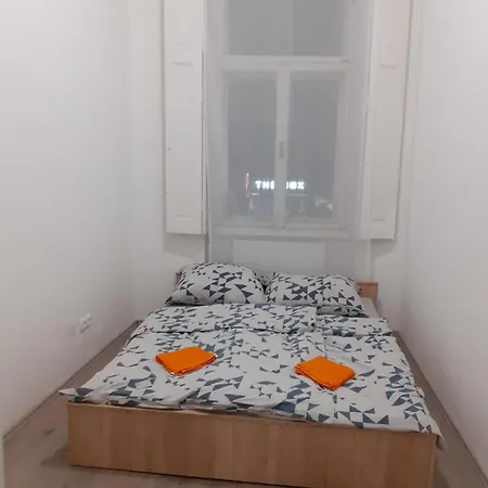 Fantomas*** N4 City Center 3 Bedroom + Living Apartament